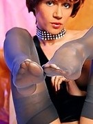 Sexy MILF legs and feet in hot original 50s stockings